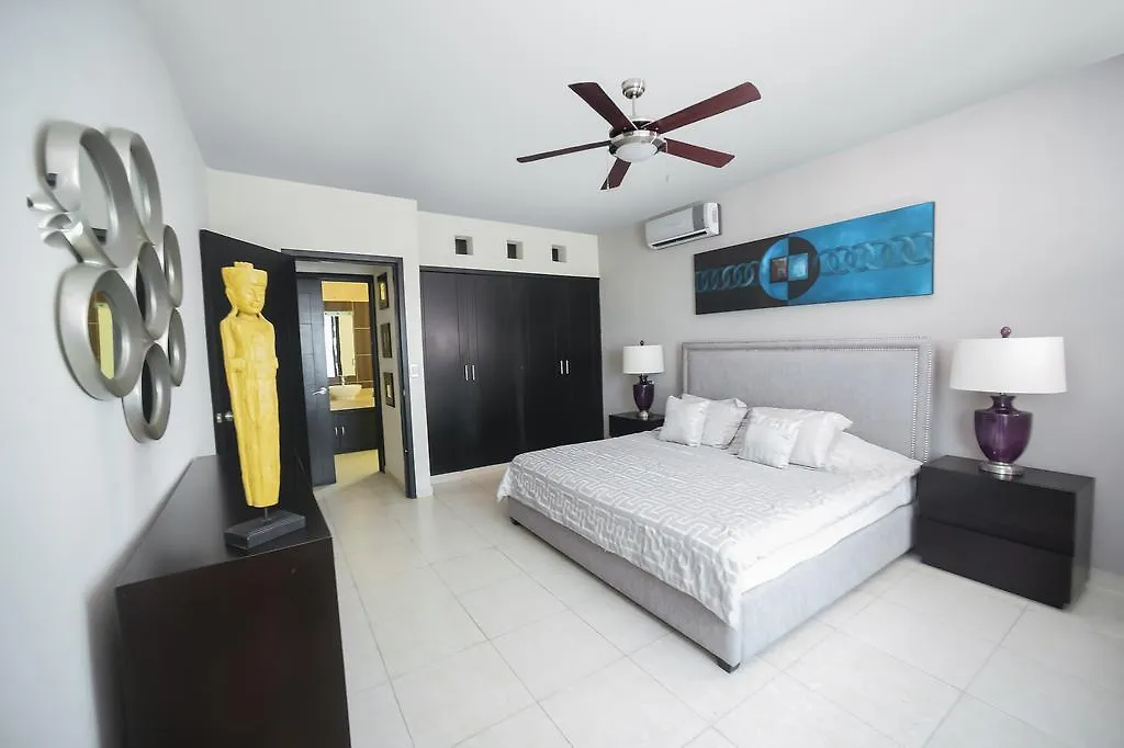 Encanto Riviera Playa del Carmen 3*,
